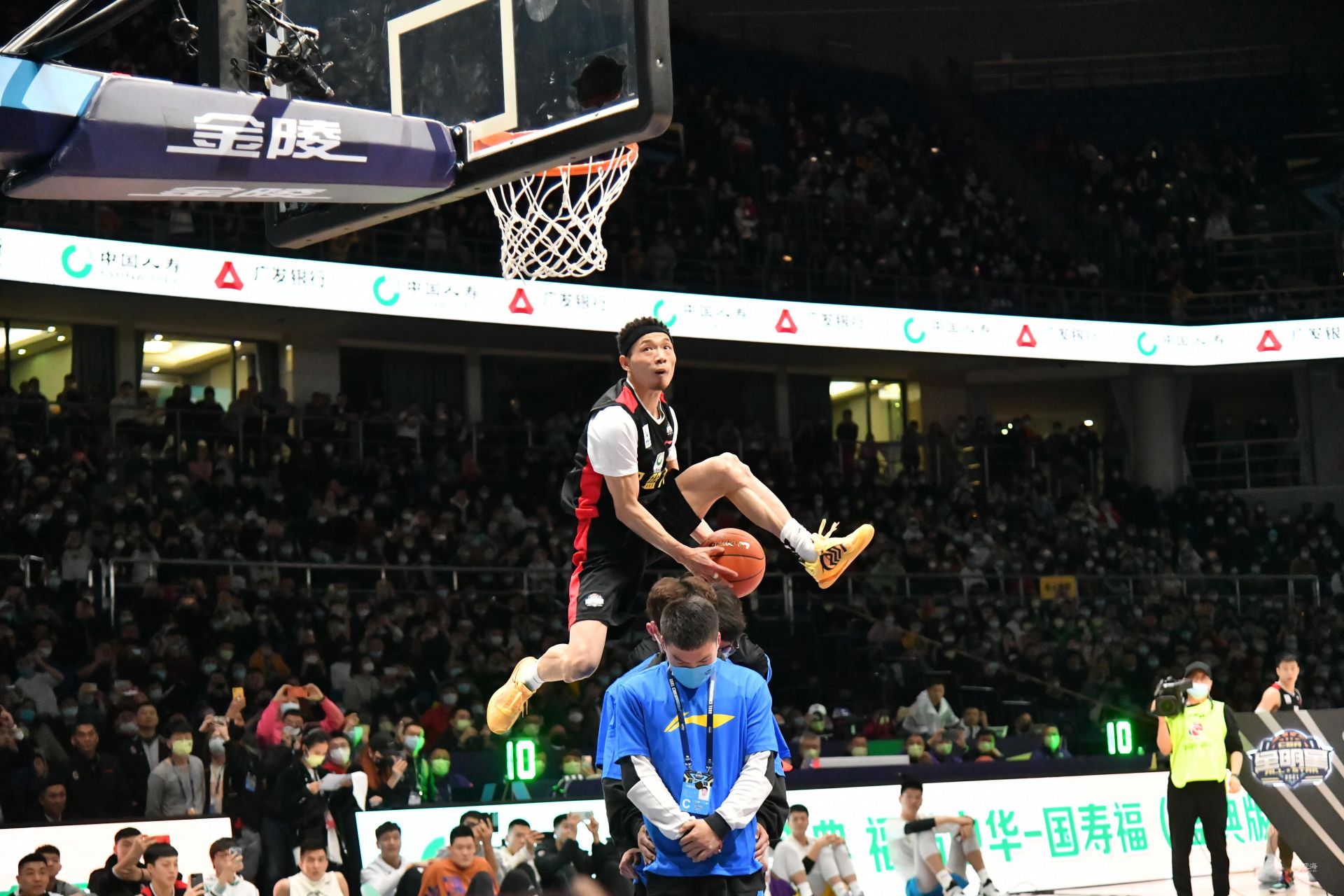 召与车迷粘